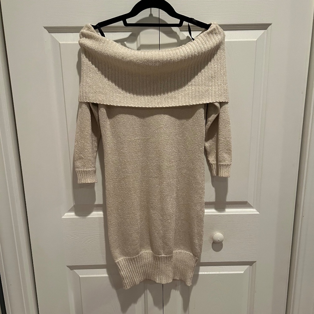 PERFECT Holiday Party Dress - Picture 2 of 4